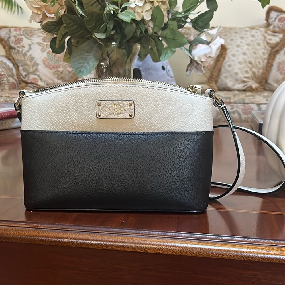 Gently Used Kate Spade Shoulder Bag!